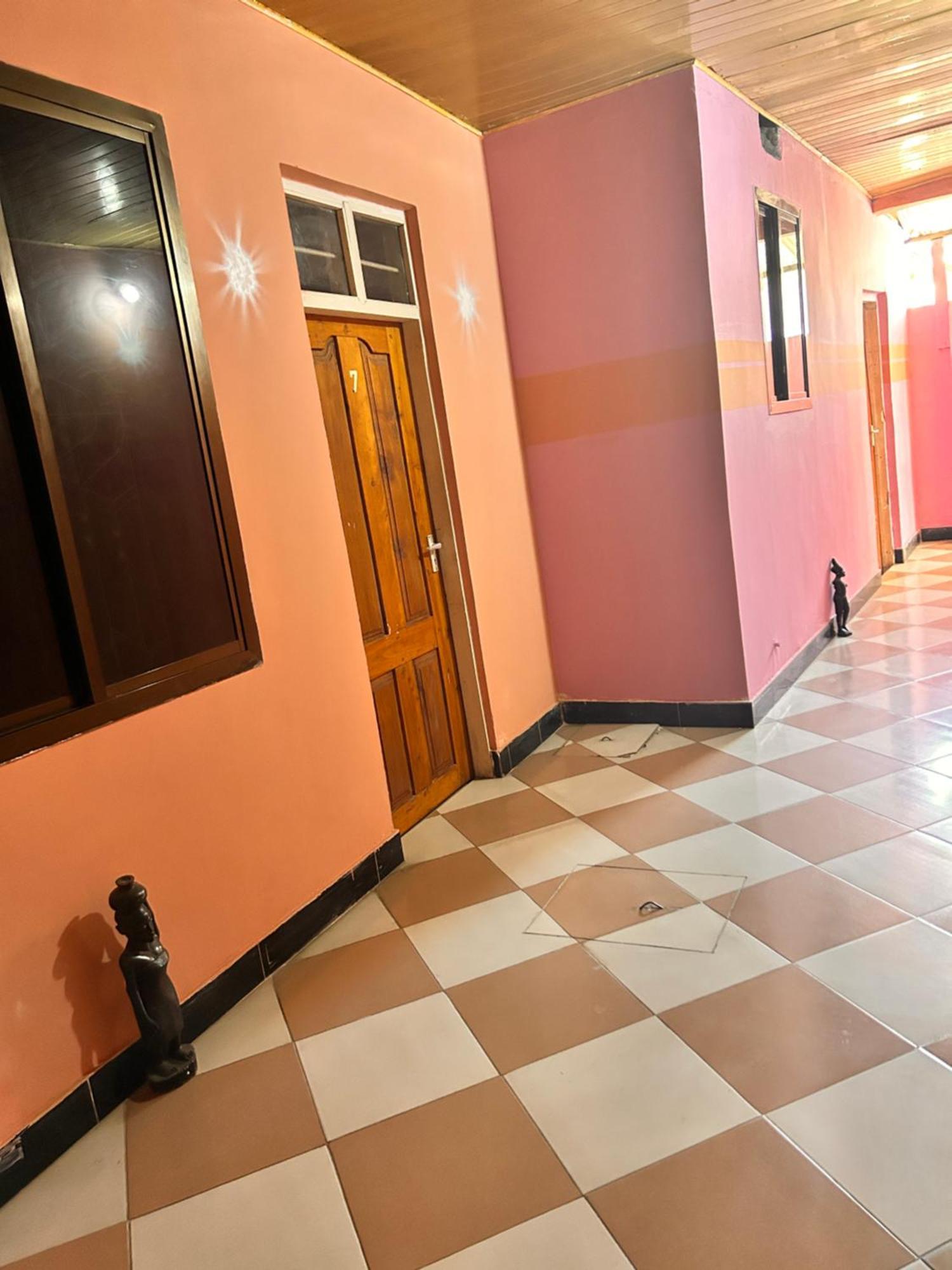 Bed and Breakfast Tanpak Gardens Bnb Дар-эс-Саламе Экстерьер фото