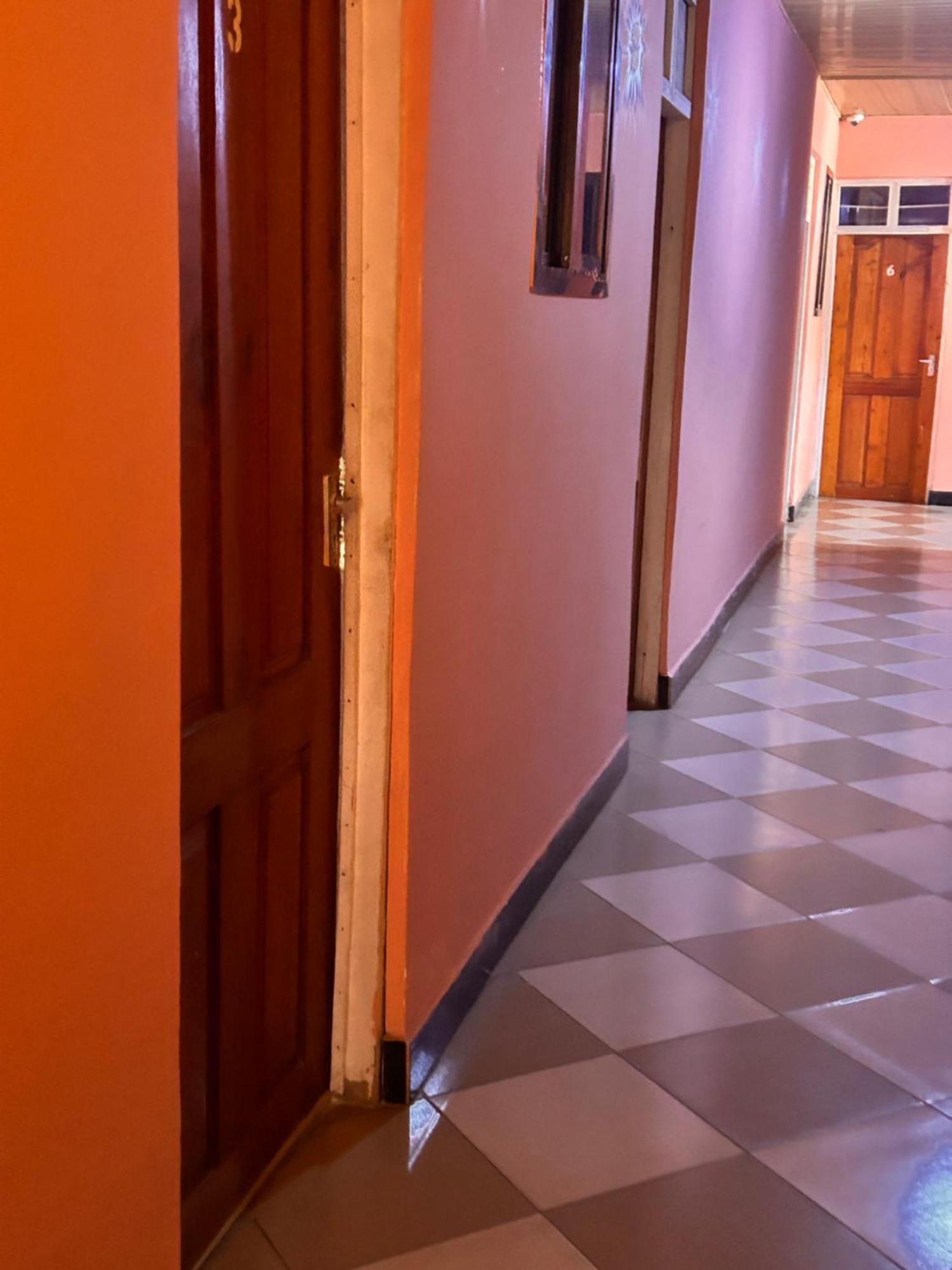 Bed and Breakfast Tanpak Gardens Bnb Дар-эс-Саламе Экстерьер фото