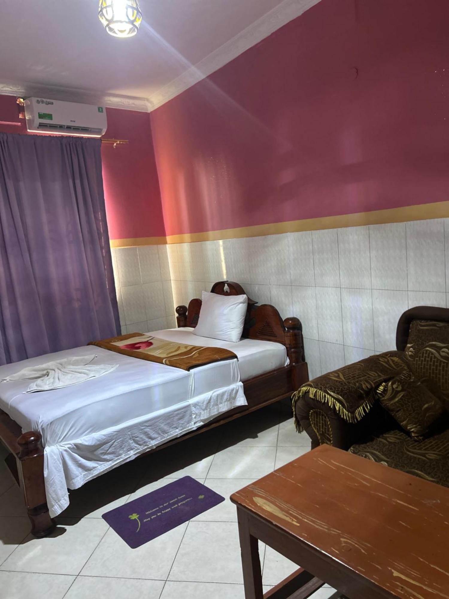 Bed and Breakfast Tanpak Gardens Bnb Дар-эс-Саламе Экстерьер фото